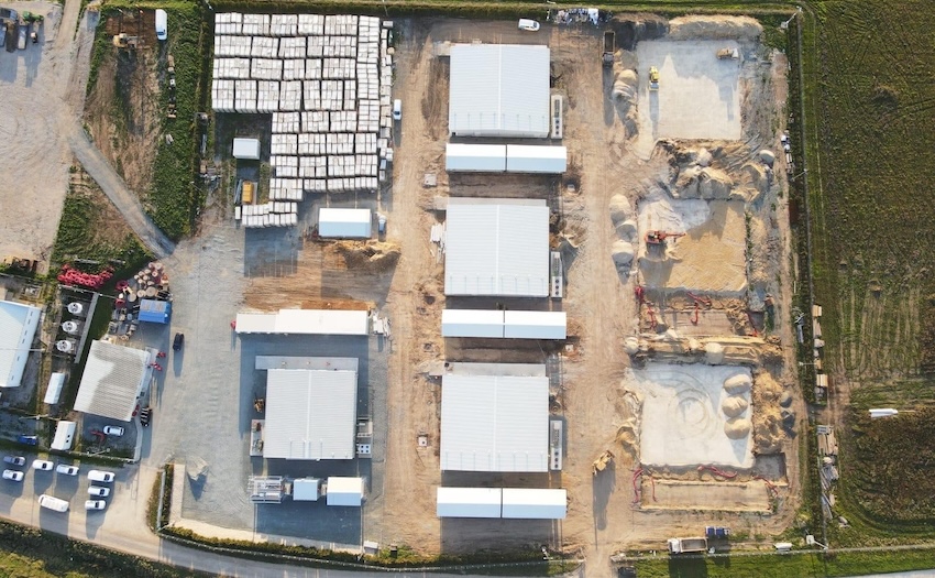 uploads/news/Baterii în curs de montare.jpeg